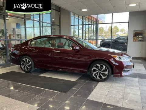 Red 2017 Honda Accord EX-L for sale in Kansas City, MO