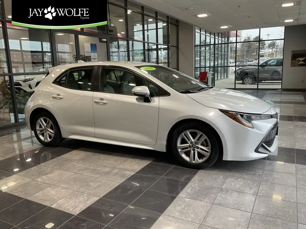 White 2021 Toyota Corolla Hatchback SE for sale in Kansas City, MO