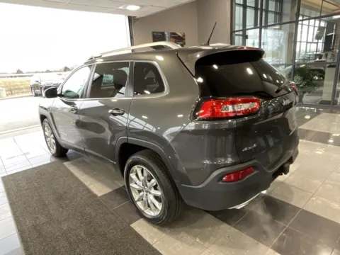 More photos of 2015 Jeep Cherokee Limited at Jay Wolfe Toyota, MO