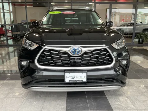 Photos of 2022 Toyota Highlander Hybrid Platinum for sale in Kansas City, MO at Jay Wolfe Toyota