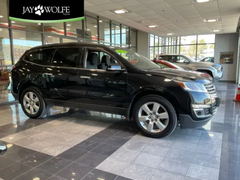 Black 2017 Chevrolet Traverse LT for sale in Kansas City, MO