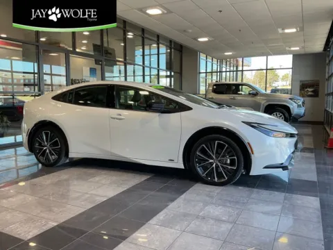 White 2024 Toyota Prius XLE for sale in Kansas City, MO