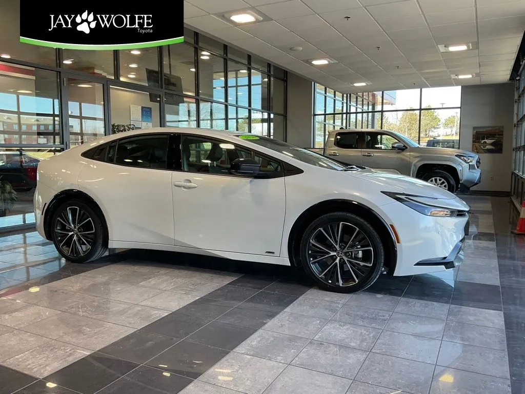 2024 Toyota Prius XLE for sale in Kansas City, MO