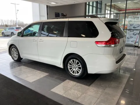 More photos of 2012 Toyota Sienna XLE at Jay Wolfe Toyota, MO