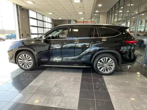 More photos of 2021 Toyota Highlander Platinum at Jay Wolfe Toyota, MO