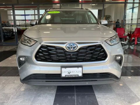 Photos of 2021 Toyota Highlander Hybrid Limited for sale in Kansas City, MO at Jay Wolfe Toyota
