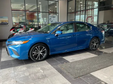 Another view of 2020 Toyota Camry Hybrid SE for sale in Kansas City, MO at Jay Wolfe Toyota