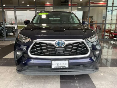 Photos of 2023 Toyota Highlander Hybrid XLE for sale in Kansas City, MO at Jay Wolfe Toyota