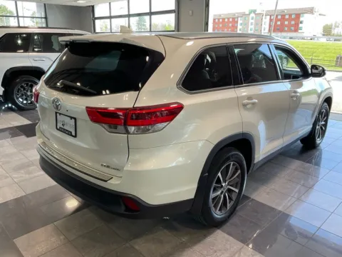 More photos of 2019 Toyota Highlander XLE at Jay Wolfe Toyota, MO