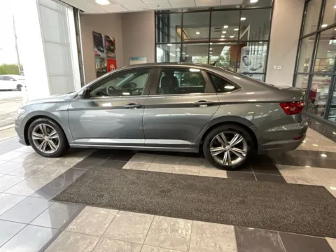 More photos of 2020 Volkswagen Jetta R-Line at Jay Wolfe Toyota, MO