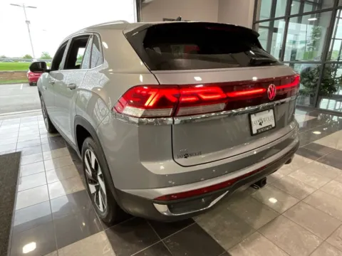 More photos of 2025 Volkswagen Atlas Cross Sport 2.0T SE w/Technology at Jay Wolfe Toyota, MO