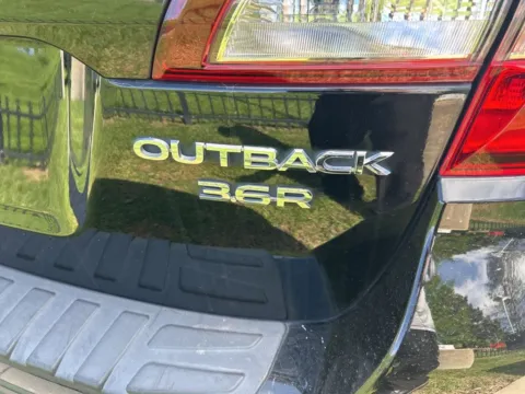 More photos of 2019 Subaru Outback 3.6R at Jay Wolfe Toyota, MO
