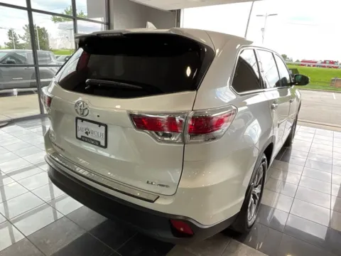More photos of 2016 Toyota Highlander LE Plus V6 at Jay Wolfe Toyota, MO