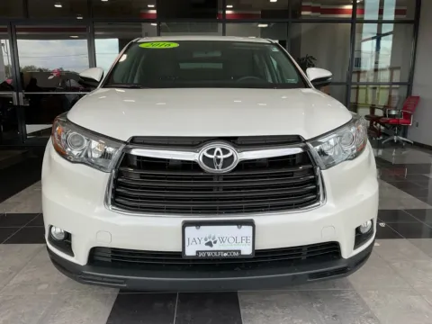 Photos of 2016 Toyota Highlander LE Plus V6 for sale in Kansas City, MO at Jay Wolfe Toyota