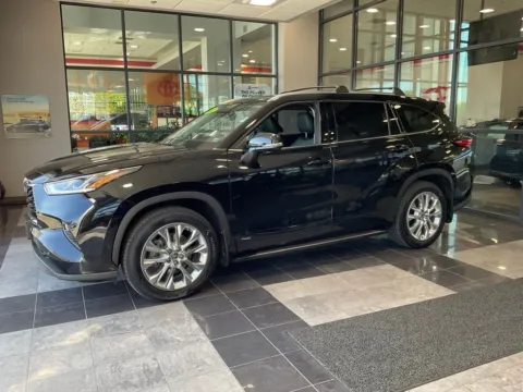 Another view of 2023 Toyota Highlander Hybrid Limited for sale in Kansas City, MO at Jay Wolfe Toyota