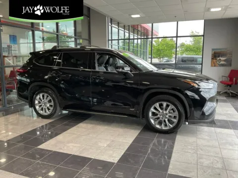 Black 2023 Toyota Highlander Hybrid Limited for sale in Kansas City, MO
