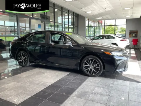 Black 2023 Toyota Camry SE for sale in Kansas City, MO