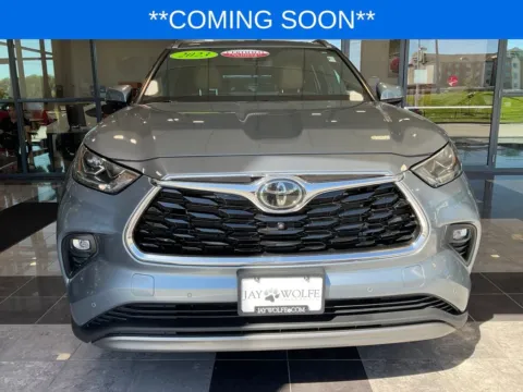 Photos of 2023 Toyota Highlander Platinum for sale in Kansas City, MO at Jay Wolfe Toyota
