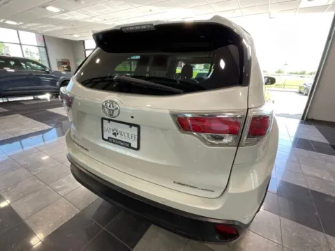 More photos of 2015 Toyota Highlander Limited at Jay Wolfe Toyota, MO