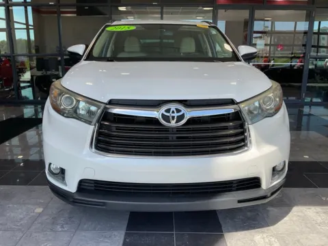 Photos of 2015 Toyota Highlander Limited for sale in Kansas City, MO at Jay Wolfe Toyota