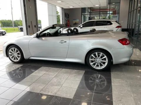 More photos of 2011 INFINITI G37 at Jay Wolfe Toyota, MO