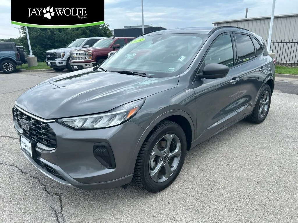 Used 2024 Ford Escape ST-Line with VIN 1FMCU9MN4RUB37438 for sale in Kansas City