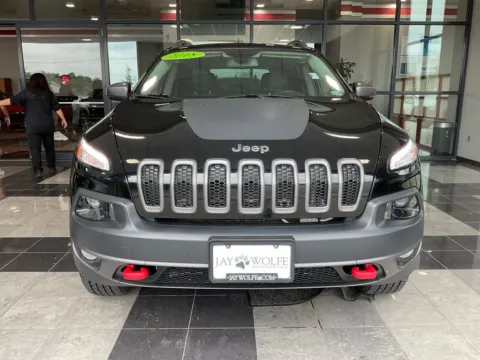 Photos of 2018 Jeep Cherokee Trailhawk for sale in Kansas City, MO at Jay Wolfe Toyota