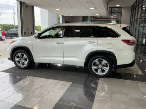 More photos of 2015 Toyota Highlander Limited at Jay Wolfe Toyota, MO