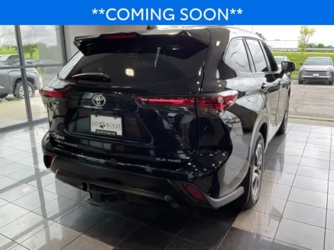 More photos of 2024 Toyota Highlander XLE at Jay Wolfe Toyota, MO
