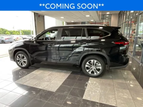 More photos of 2024 Toyota Highlander XLE at Jay Wolfe Toyota, MO