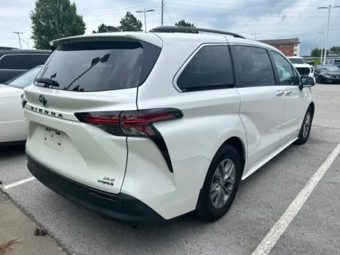 More photos of 2021 Toyota Sienna XLE at Jay Wolfe Toyota, MO