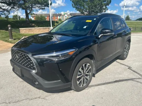 Black 2023 Toyota Corolla Cross XLE for sale in Kansas City, MO