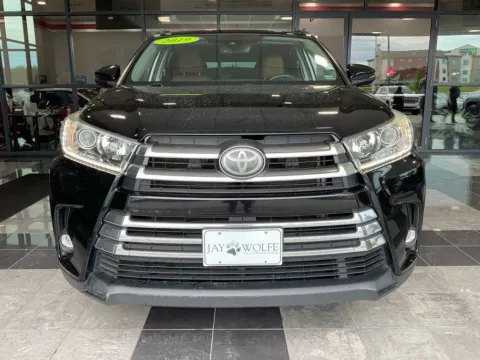Photos of 2019 Toyota Highlander Limited for sale in Kansas City, MO at Jay Wolfe Toyota