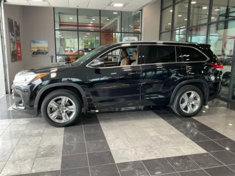 Another view of 2019 Toyota Highlander Limited for sale in Kansas City, MO at Jay Wolfe Toyota