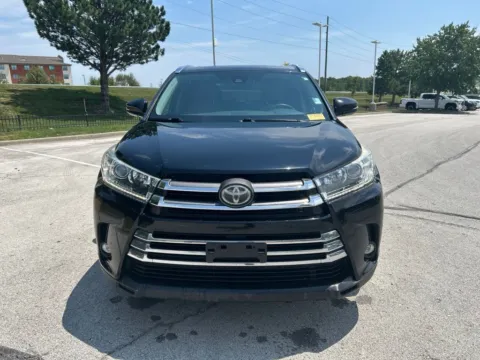 Photos of 2019 Toyota Highlander Limited for sale in Kansas City, MO at Jay Wolfe Toyota