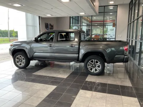 More photos of 2019 Toyota Tacoma Limited at Jay Wolfe Toyota, MO