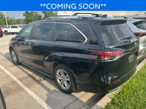 More photos of 2024 Toyota Sienna Limited at Jay Wolfe Toyota, MO