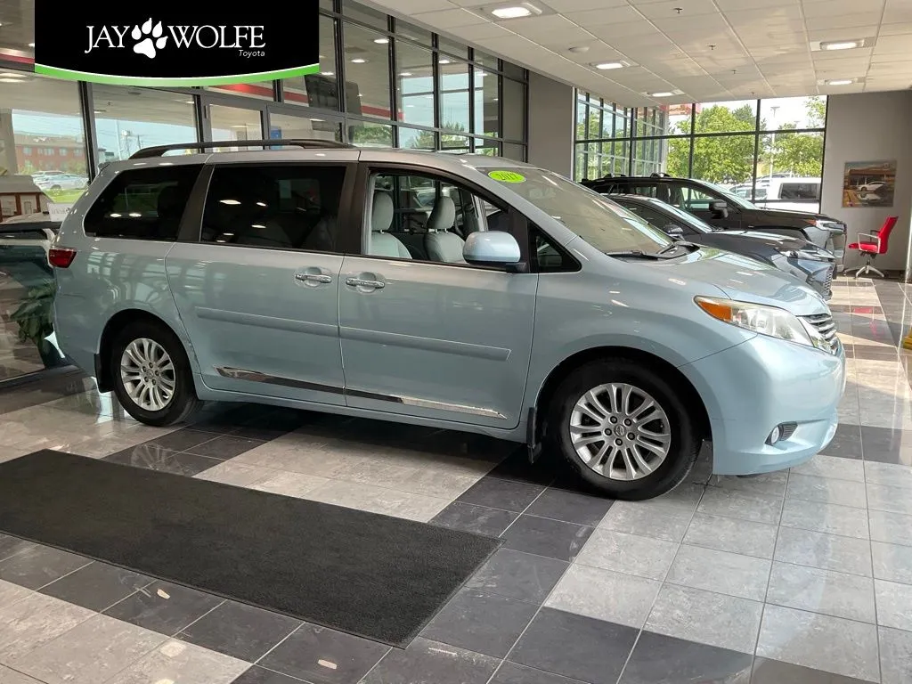 2017 Toyota Sienna XLE Premium for sale in Kansas City, MO