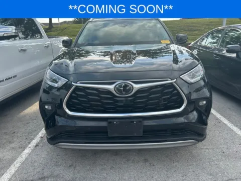 Photos of 2022 Toyota Highlander Platinum for sale in Kansas City, MO at Jay Wolfe Toyota