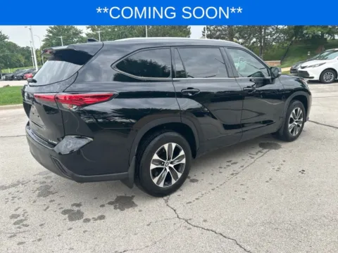 More photos of 2022 Toyota Highlander XLE at Jay Wolfe Toyota, MO