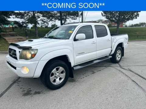White 2009 Toyota Tacoma PreRunner for sale in Kansas City, MO