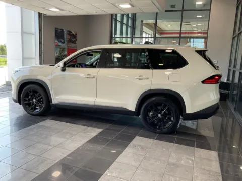 More photos of 2024 Toyota Grand Highlander Platinum at Jay Wolfe Toyota, MO