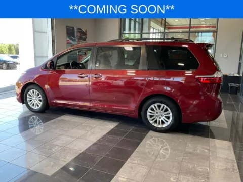 More photos of 2015 Toyota Sienna XLE at Jay Wolfe Toyota, MO