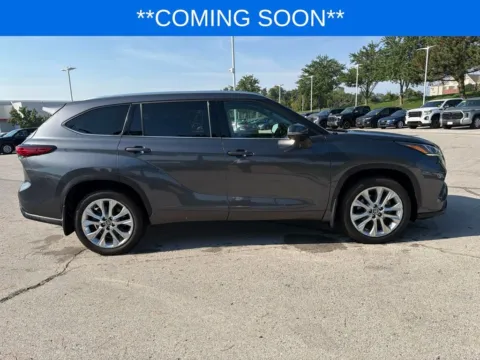 More photos of 2020 Toyota Highlander Limited at Jay Wolfe Toyota, MO