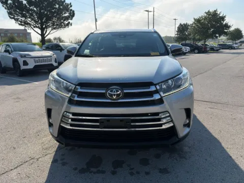 Photos of 2019 Toyota Highlander Limited for sale in Kansas City, MO at Jay Wolfe Toyota