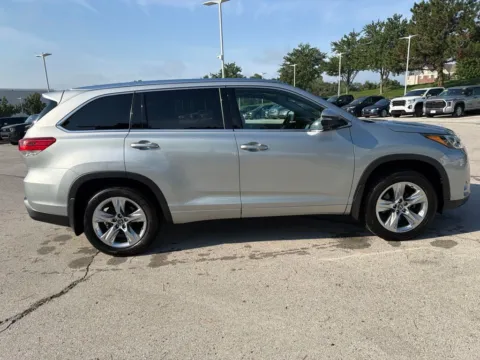 More photos of 2019 Toyota Highlander Limited at Jay Wolfe Toyota, MO