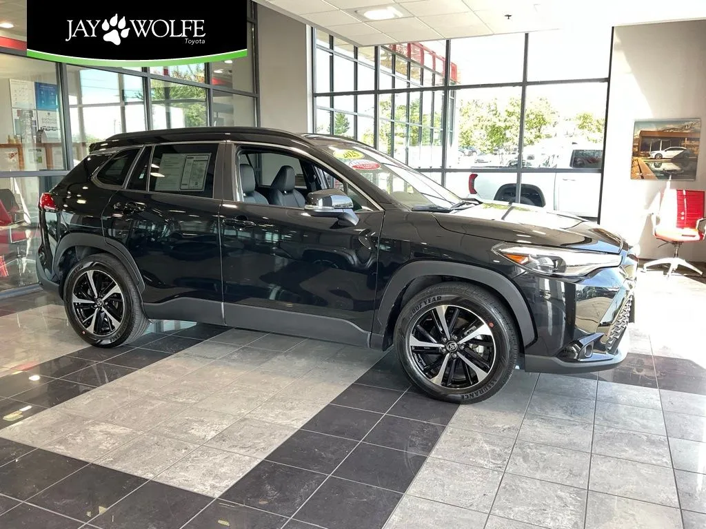 Black 2025 Toyota Corolla Cross Hybrid XSE for sale in Kansas City, MO