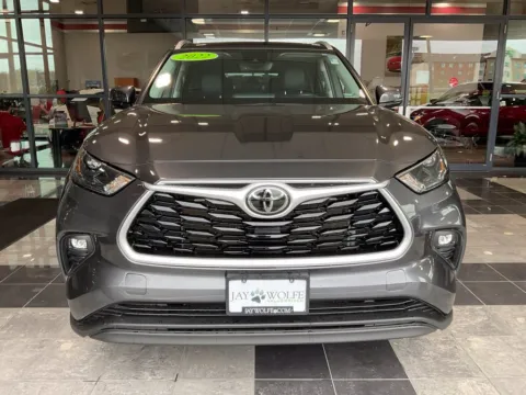 Photos of 2022 Toyota Highlander XLE for sale in Kansas City, MO at Jay Wolfe Toyota