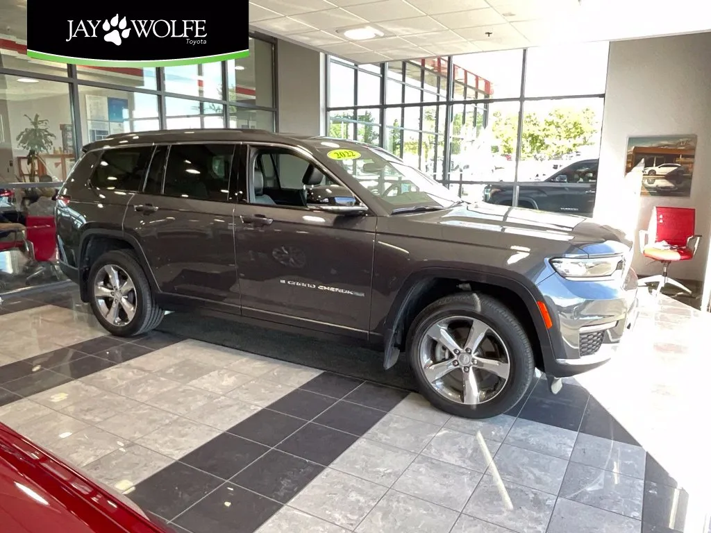 Gray 2022 Jeep Grand Cherokee L Limited for sale in Kansas City, MO