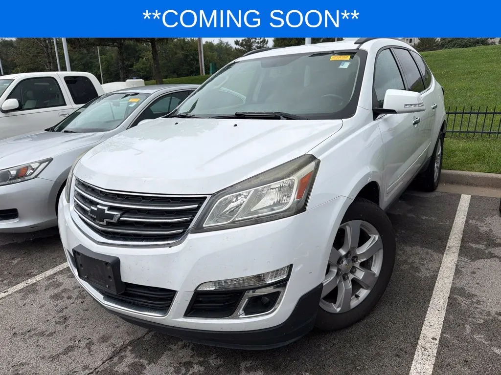 White 2016 Chevrolet Traverse LT for sale in Kansas City, MO